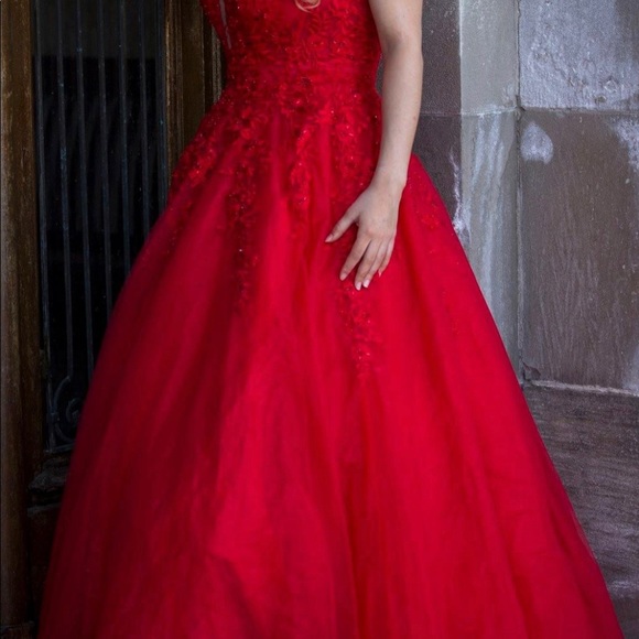 Formal Dress - Picture 2 of 10